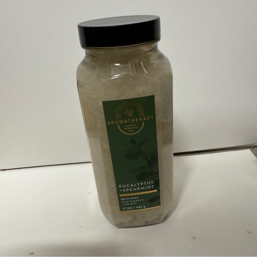Bath Body Works Eucalyptus Spearmint Bath Soak 17 OZ